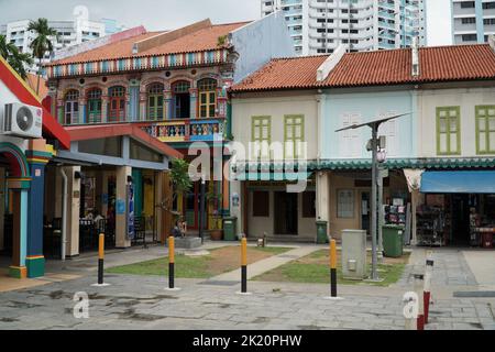 Eine traditionelle Hausfassade aus der Kolonialzeit in Little India, Singapur Stockfoto
