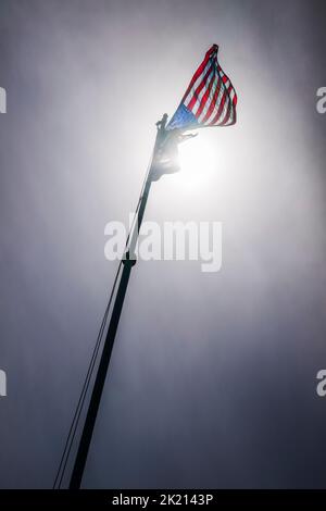 Amerikanische Flagge fliegt über dem Custer National Cemetery; Little Bighorn Battlefield National Monument; Montana; USA Stockfoto