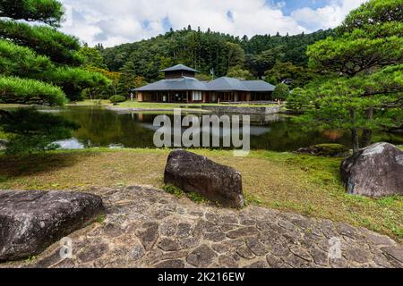 Shorakutei at Suirakuen - Dies ist ein Garten im traditionellen japanischen Stil, der die Philosophie von Sadanobu Matsudaira im Gartenbau widerspiegelt. Diese Garde Stockfoto