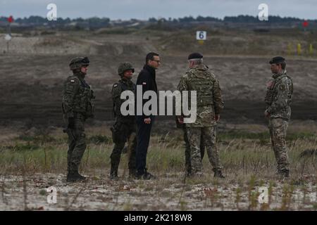 NOWA DEBA, POLEN. 21. September 2022. Soldaten aus Polen, den USA und Großbritannien nehmen an der gemeinsamen Militärübung 'BÄR 22' (polnisch: Niedzwiedz 22') in Podkarpacie, Ostpolen, Teil. Die Übungen dauern bis Freitag und sollen die Interoperabilität und Zusammenarbeit mit den Alliierten stärken. Kredit: ASWphoto/Alamy Live Nachrichten Stockfoto