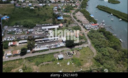 Überflugfoto der Küstenwache von der Marina in La Parguera in Lajas, Puerto Rico, 20. September 2022. Der Flug war Teil der laufenden Küsten- und Hafenbewertungen nach dem Hurikan Fiona. (USA Foto der Küstenwache von Petty Officer, Chelsea Hall der Klasse 1.) Stockfoto