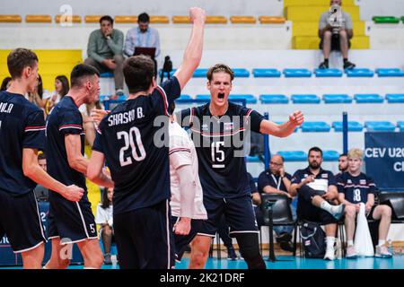 Montesilvano, Italien. 21. September 2022. Das Team der Slowakei freut sich während der CEV U20 Volleyball Europameisterschaft 2022 in Montesilvano (Foto: Elena Vizzoca/Pacific Press) Quelle: Pacific Press Media Production Corp./Alamy Live News Stockfoto