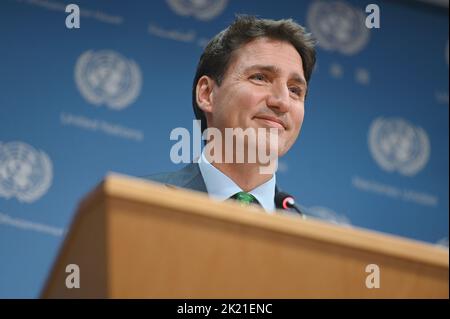 New York, USA. 21. September 2022. Der Premierminister von Cananda, Justing Trudeau, hält am 21. September 2022 im Hauptsitz der Vereinten Nationen eine Pressekonferenz ab. (Foto von Anthony Behar/Sipa USA) Quelle: SIPA USA/Alamy Live News Stockfoto