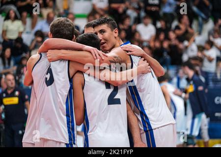 Montesilvano, Pescara, Italien. 21. September 2022. Das italienische Team jubelt während der CEV U20 Volleyball Europameisterschaft 2022 in Montesilvano (Foto: © Elena Vizzoca/Pacific Press via ZUMA Press Wire) Stockfoto