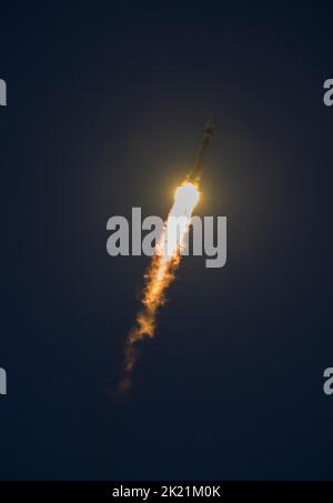 Die Sojus MS-22-Rakete wird mit dem NASA-Astronauten Frank Rubio der Expedition 68 und den Kosmonauten Sergey Prokopyev und Dmitri Petelin von Roskosmos am Mittwoch, den 21. September 2022, vom Kosmodrom Baikonur in Kasachstan auf die Internationale Raumstation gestartet. Rubio, Prokopyev und Petelin werden etwa sechs Monate auf dem Orbitalkomplex verbringen und im März 2023 zur Erde zurückkehren.obligatorische Gutschrift: Bill Ingalls/NASA via CNP /MediaPunch Stockfoto