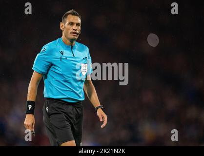 21.. September 2022; Hampden Park, Glasgow, Schottland: Fußball der UEFA Nations League, Schottland gegen die Ukraine; Schiedsrichter Maurizio Mariani Stockfoto