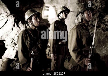 KAZUNARI NINOMIYA, RYO KASE, AKIRA KANEDA, LETTERS FROM IWO JIMA, 2006 Stockfoto