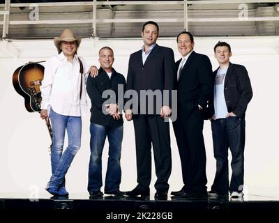 YOAKAM,VAUGHN,FAVREAU, WILD WEST COMEDY SHOW: 30 TAGE UND 30 NÄCHTE - HOLLYWOOD INS HERZ, 2006 Stockfoto