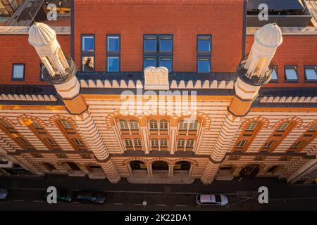 Rumbach sebestyen Street Synagogue Luftaufnahme. In der Nähe der berühmten Dohany Straße Synagoge. Erstaunliche Renewef Raum. Gebaut in 1870-73. Entworfen die ar Stockfoto