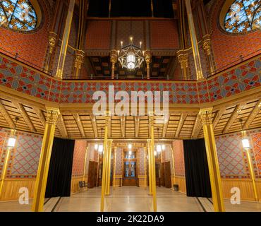 Innenraum der Synagoge Rumbach sebestyen Street. In der Nähe der berühmten Dohany Straße Synagoge. Erstaunliche Renewef Raum. Gebaut in 1870-73. Entworfen die ar Stockfoto