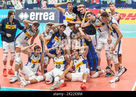 Jubel der italienischen Mannschaft. Während der Europameisterschaft U20 - Serbien gegen Italien, Volleyball-Turniere in Montesilvano/Vasto, Italien, September 21 2022 Stockfoto