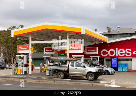 Shell Coles Tankstelle in Avalon Beach Sydney mit toyota hilux mit Diesel, NSW, Australien Stockfoto