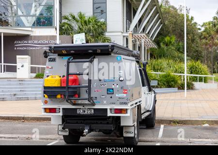 2016 Toyota Landcruiser Tischplatte mit Baldachin, für Überlasttouren mit Dachzelt und Wasserkraftstofflager eingerichtet, Sydney, Australien Stockfoto