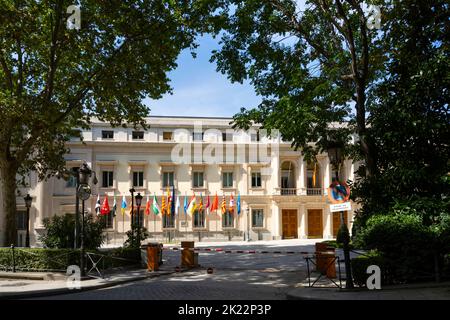 Madrid, Spanien. September 2022. Außenansicht des Senatsgebäudes in der Innenstadt Stockfoto
