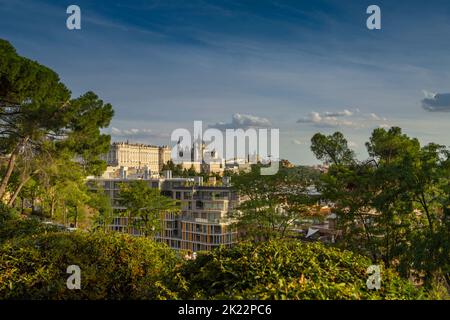 Madrid, Spanien, September 2022. Panoramablick auf Madrid vom Park Cuartel de la Montaña Stockfoto