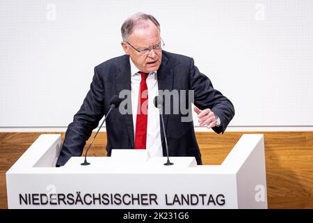 Hannover, Deutschland. 22. September 2022. Stephan weil (SPD), Ministerpräsident von Niedersachsen, spricht im niedersächsischen landtag. Quelle: Moritz Frankenberg/dpa/Alamy Live News Stockfoto