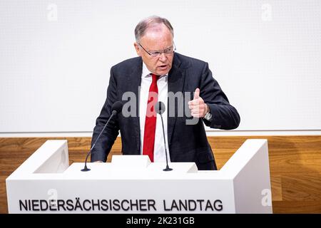 Hannover, Deutschland. 22. September 2022. Stephan weil (SPD), Ministerpräsident von Niedersachsen, spricht im niedersächsischen landtag. Quelle: Moritz Frankenberg/dpa/Alamy Live News Stockfoto