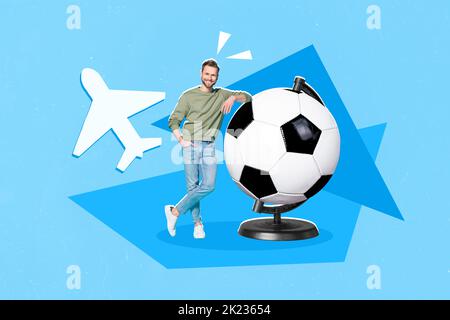 Composite Collage Bild von fröhlichen Kerl stehen in der Nähe riesige Kugel Fußball gemalt Flugzeug isoliert auf kreativen Hintergrund Stockfoto