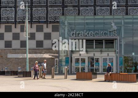 Plymouth, Devon, England, Großbritannien. 2022. Das Drake Circus-Gebäude beliebtes Einkaufs- und Parkgebäude im Stadtzentrum. Stockfoto