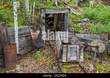 Bergarbeiterstollen, Eingang zur unterirdischen Mine, Bergarbeiterpark in Bullion City, Canyon of Gold, Bullion Canyon, Tushar Mountains, Fishlake National Forest, In der Nähe von Marysvale, Utah, USA Stockfoto