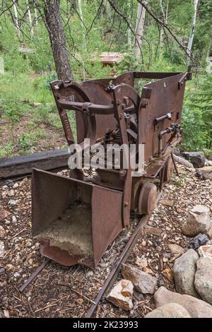 Mucker, maschinelles Verladen von Erz in Autos, Miners Park in Bullion City, Canyon of Gold, Bullion Canyon, Tushar Mountains, Fishlake National Forest, In der Nähe von Marysvale, Utah, USA Stockfoto