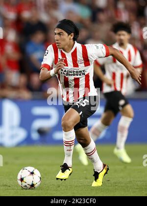 EINDHOVEN - Erick Gutierrez vom PSV Eindhoven während des UEFA Champions League-Play-off-Spiels zwischen PSV Eindhoven und dem Rangers FC am 24. August 2022 im Phillips Stadium in Eindhoven, Niederlande. ANP | Dutch Höhe | Maurice van Steen Stockfoto