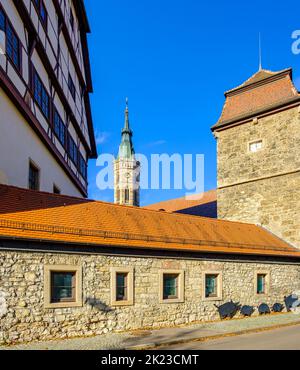 Residenzschloss Urach und Stiftskirche St. Amandus, Bad Urach, Schwäbische Alb, Baden-Württemberg, Deutschland, Europa. Stockfoto