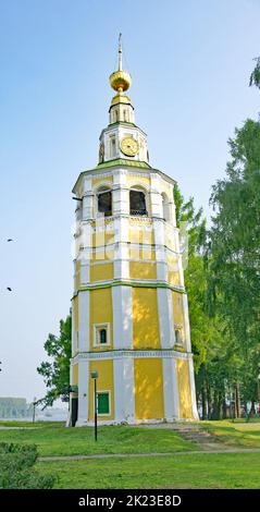 Kirche in einigen Gärten in Uglich, Russische Föderation Stockfoto