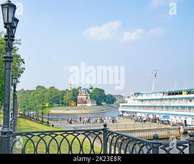 Kirche im Hafen von Uglich, Russische Föderation Stockfoto