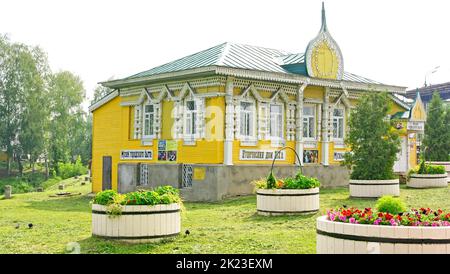 Überblick über Gebäude und Gärten in Uglich, Russische Föderation Stockfoto