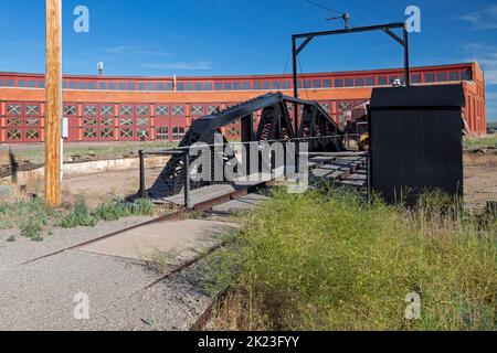 Evanston, Wyoming - das historische Rundhaus und die Bahnhöfe, erbaut von der Union Pacific Railroad im Jahr 1912. Das Gebäude hatte 28 Schächte für Triebwagen und locom Stockfoto