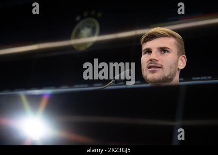 22. September 2022, Hessen, Frankfurt/Main: Fußball: Nationalmannschaft, Deutschland, Nationenliga, vor den Spielen gegen Ungarn und England, Abschlusspressekonferenz, DFB Campus: Timo Werner spricht. Foto: Sebastian Gollnow/dpa - WICHTIGER HINWEIS: Gemäß den Anforderungen der DFL Deutsche Fußball Liga und des DFB Deutscher Fußball-Bund ist es untersagt, im Stadion und/oder vom Spiel aufgenommene Fotos in Form von Sequenzbildern und/oder videoähnlichen Fotoserien zu verwenden oder zu verwenden. Stockfoto