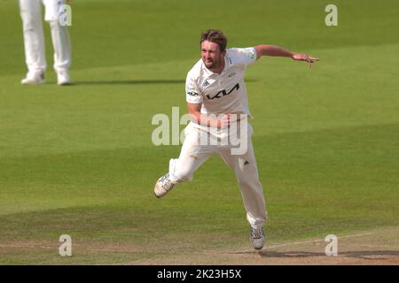 22. September 2022. London, Großbritannien. Surrey Cameron Steel Bowling als Surrey auf Yorkshire in der County Championship auf der Kia Oval, Tag drei David Rowe / Alamy Live News Stockfoto