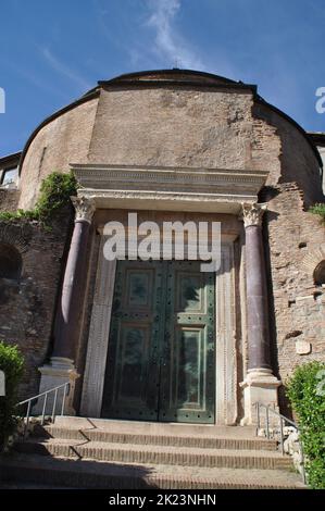 Bronzetüren des römischen Senats auf dem Forum Romanum, Rom. Stockfoto