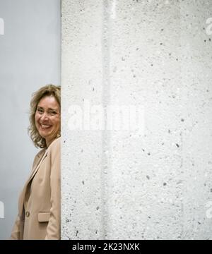 2022-09-22 14:55:01 DEN HAAG - Kammerpräsidentin Vera Bergkamp und Premierminister Mark Rutte während des zweiten Tages der allgemeinen politischen Reflexionen, die Debatte nach der Rede vom Thron am Budget-Tag. Nach der Reaktion des Repräsentantenhauses auf den vom scheidenden Kabinett am Budgettag vorgelegten Haushaltsplan war Rutte an der Reihe, zu reagieren. ANP BART MAAT niederlande Out - belgien Out Stockfoto