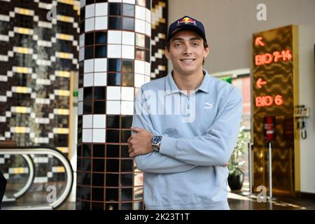 STOCKHOLM 20220922 Armand Duplantis, in Amerika geborener schwedischer Stabhochspringer, aufgenommen in Stockholm, Schweden 22. September 2022. Foto: Jessica Gow / TT / kod 10070 Stockfoto