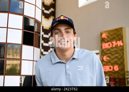 STOCKHOLM 20220922 Armand Duplantis, in Amerika geborener schwedischer Stabhochspringer, aufgenommen in Stockholm, Schweden 22. September 2022. Foto: Jessica Gow / TT / kod 10070 Stockfoto