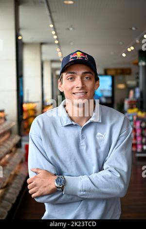 STOCKHOLM 20220922 Armand Duplantis, in Amerika geborener schwedischer Stabhochspringer, aufgenommen in Stockholm, Schweden 22. September 2022. Foto: Jessica Gow / TT / kod 10070 Stockfoto