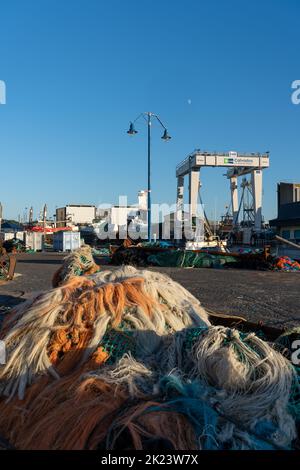 Seefischertrawler werden auf der Werft in Port-en-Bessin repariert Stockfoto