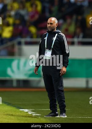 San Jose, Costa Rica. 13. August 2022. San Jose, Costa Rica, August 13. 2022: Trainer von Spanien Pedro Lopez während der FIFA U20 Frauen-Weltmeisterschaft Costa Rica 2022 Fußballspiel zwischen Costa Rica und Spanien im Estadio Nacional in San Jose, Costa Rica. (Daniela Porcelli/SPP) Quelle: SPP Sport Press Foto. /Alamy Live News Stockfoto