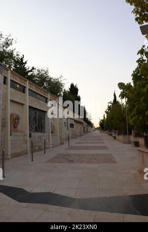 Amman, Jordanien : Antiquitäten, Skulpturen und Gemälde in den öffentlichen Parks von AlHussein Stockfoto