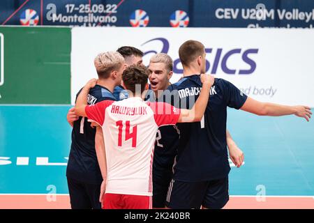 Montesilvano, Italien. 21. September 2022. (9/21/2022) das polnische Team jubelt während der CEV U20 Volleyball Europameisterschaft 2022 in Montesilvano (Foto: Elena Vizzoca/Pacific Press/Sipa USA) Quelle: SIPA USA/Alamy Live News Stockfoto