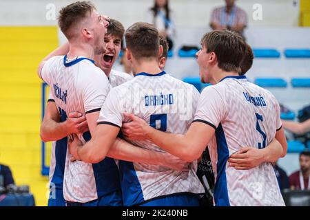 Montesilvano, Italien. 21. September 2022. (9/21/2022) das slowenische Team freut sich während der CEV U20 Volleyball Europameisterschaft 2022 in Montesilvano (Foto: Elena Vizzoca/Pacific Press/Sipa USA) Quelle: SIPA USA/Alamy Live News Stockfoto