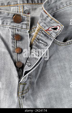 Nahaufnahme modische Knöpfe an Jeans, Denim mit modischer Naht. Stockfoto