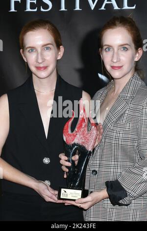 LOS ANGELES - SEP 21: Alexis Stier, Megan Stier beim Wes Craven Award - 2022 Catalina Film Festival in Long Beach im Scottish Rite Event Center am 21. September 2022 in Long Beach, CA Stockfoto