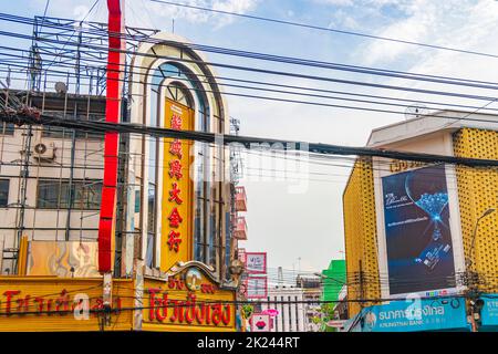 Bangkok Thailand 22. Mai 2018 Typische bunte Einkaufsstraßen China Town Yaowarat Road Bangkok Thailand. Stockfoto