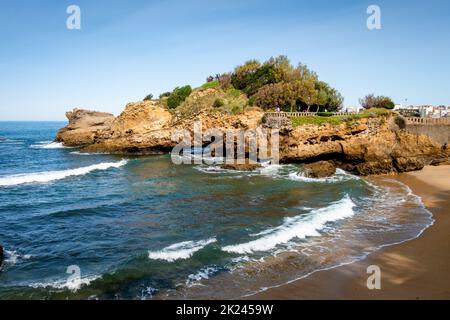Felsen von Basta und am Meer. Stadt Biarritz, Frankreich Stockfoto