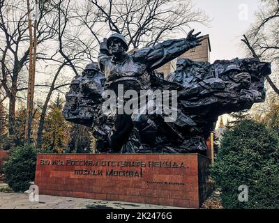 ALMATY, KASACHSTAN - 8. NOVEMBER 2019: Denkmal der Herrlichkeit im Park von 28 Panfilov-Wachmännern in Almaty Kasachstan. Stockfoto
