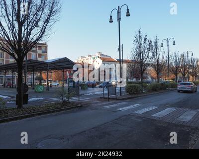 CHIVASSO, ITALIEN - CA. DEZEMBER 2021: Piazza Carlo Noe Stockfoto