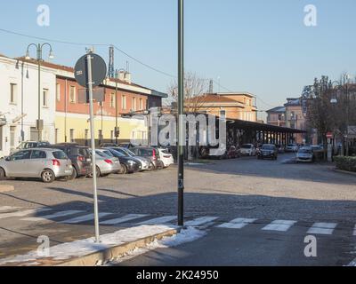 CHIVASSO, ITALIEN - CA. DEZEMBER 2021: Bahnhof Stockfoto